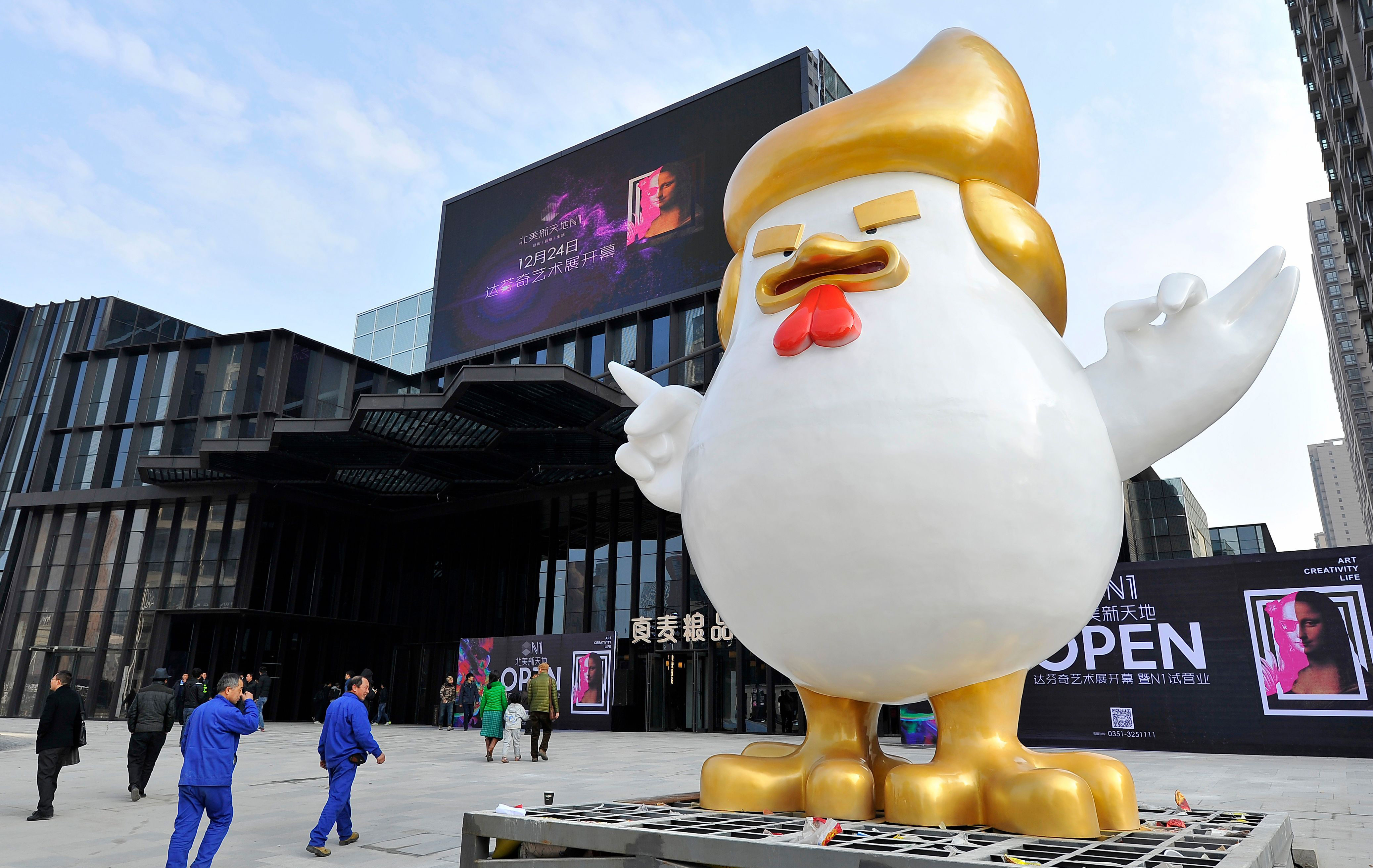 Trump-Rooster-Statue-e1485490518132.jpg